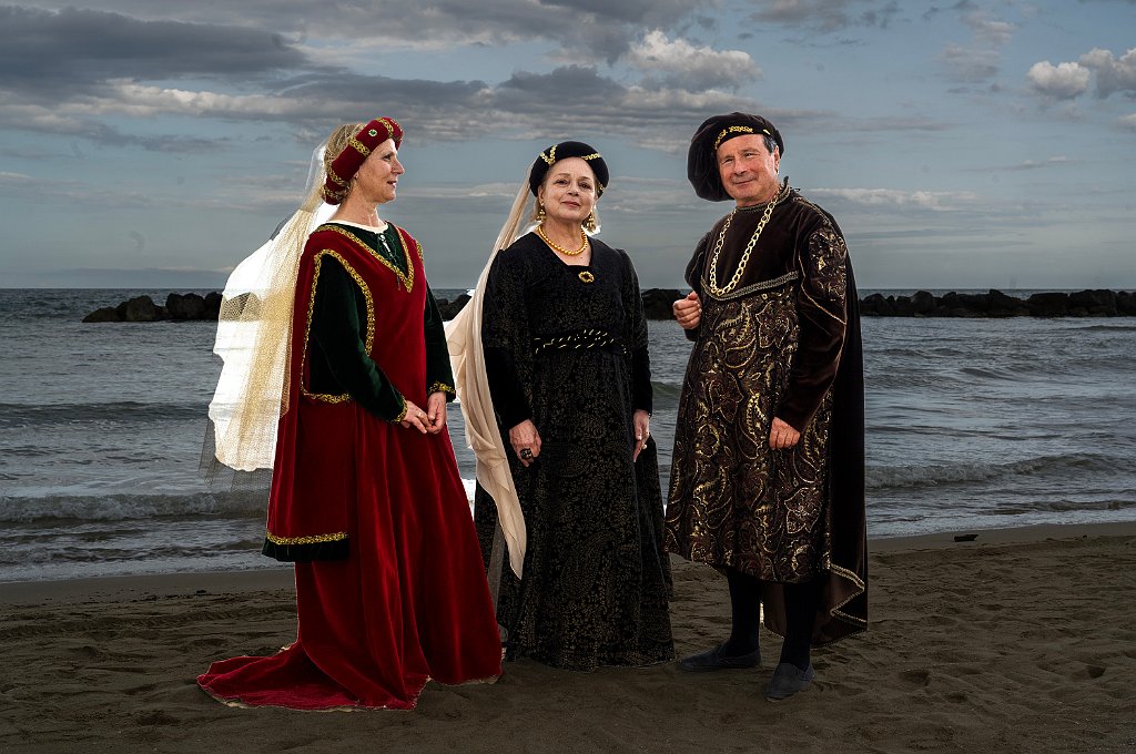 segnalata Sez. L - CALIARI RENZO 13_1 Costumi abruzzesi.jpg